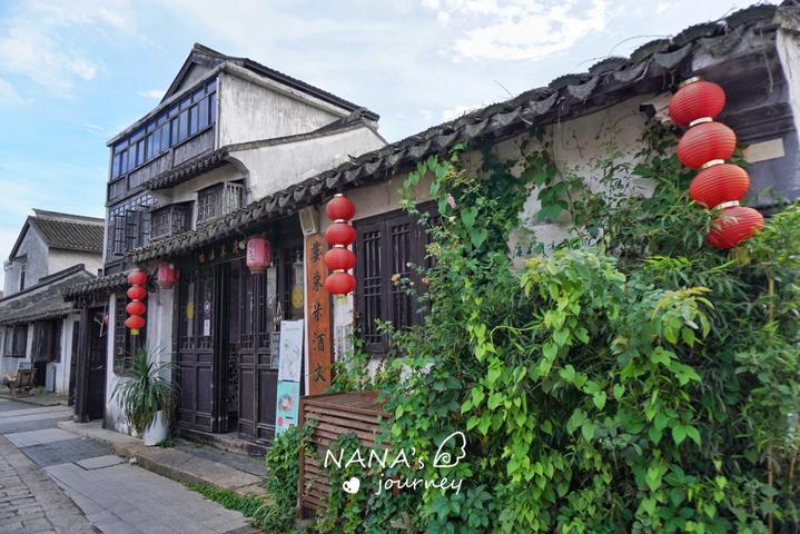 张小斐的新戏路:喜剧转电影,穿搭在线!惊艳品牌乐坛